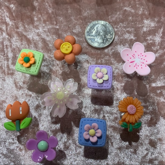 Adorable Flower Charm Themed Cute Thumb Tack Push Pin Set of 9 - Picture 2 of 10